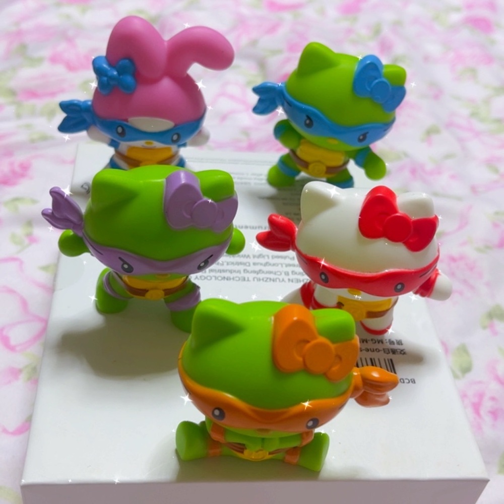 TMNT Hello Kitty  Toy Set - ninja turtle x hello kitty McDonald’s collab
